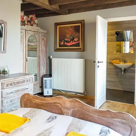 Pet Friendly In With Kitchen Ostend