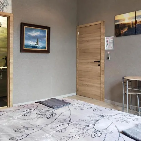 Pet Friendly In With Kitchen *