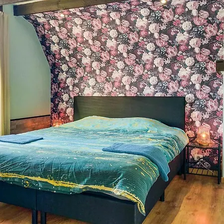 Pet Friendly In With Kitchen *